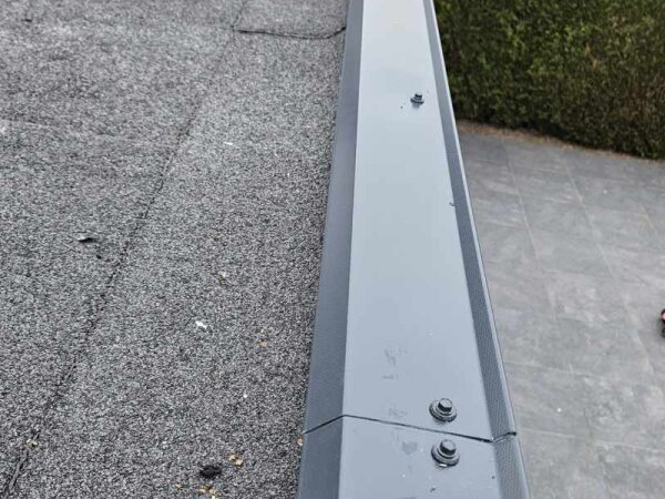 Dakrand met plastisol afdekkappen - foto 3
