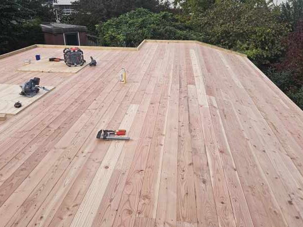 Renovatie van een dakbeschot en vervangen van boeidelen - foto 1